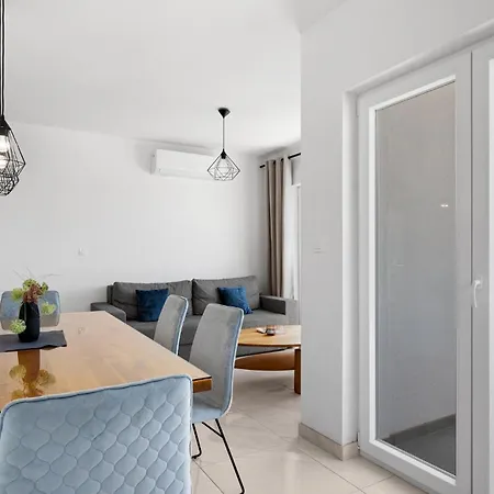 Haustierfreundliche 2-zimmer-wohnung In * Ražanj