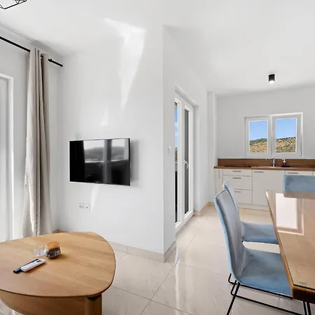 2 Bedroom Pet Friendly In * Ražanj