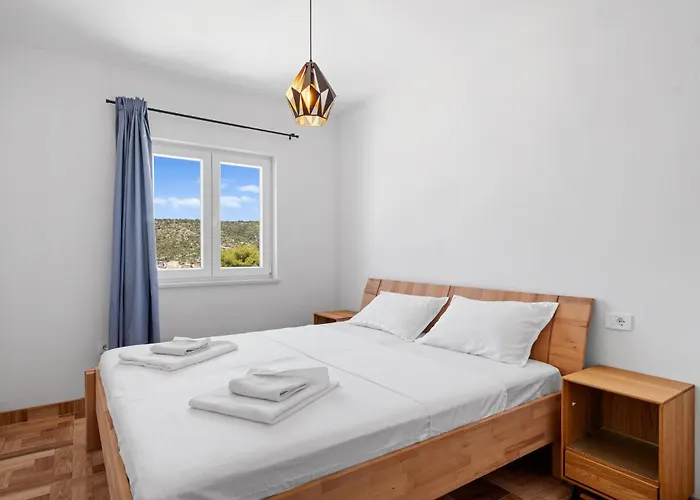 2 Bedroom Pet Friendly In Daire Ražanj